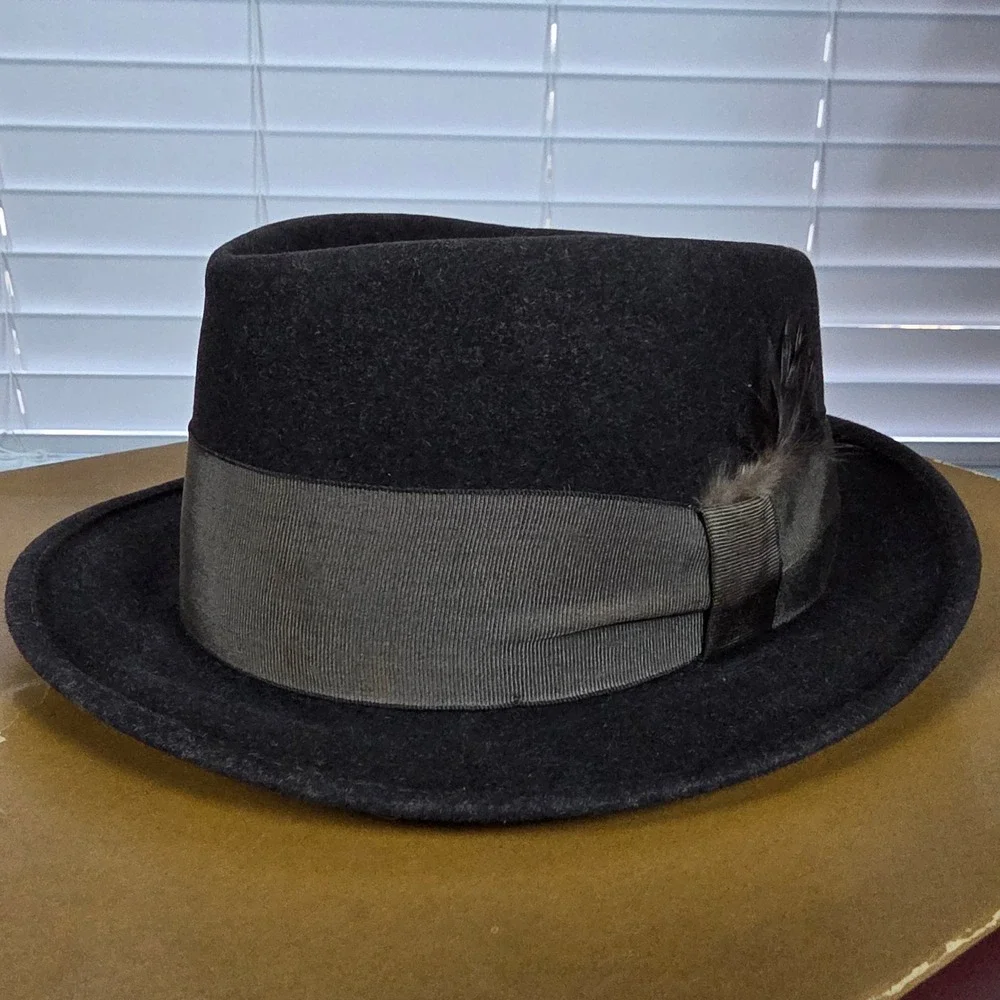 Stetson Fedora Mens 7 3/8 Dark Grey Royal De Luxe Gun Club Felt Feather Hat Box‎